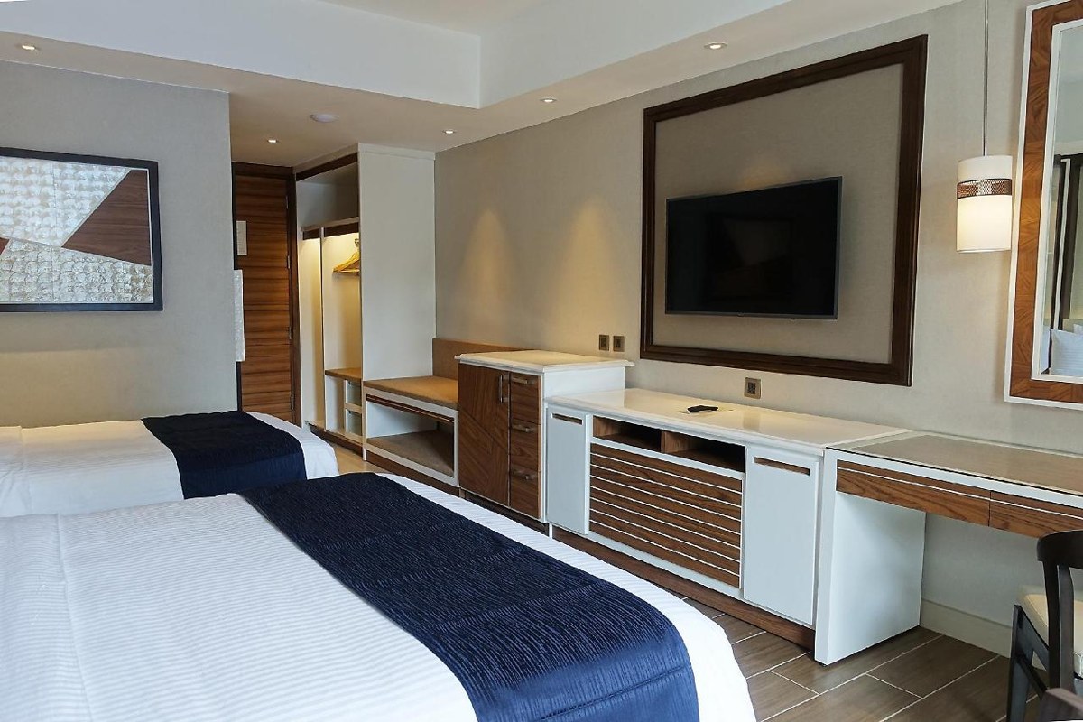 Henann Crystal Sands Resort photo 1