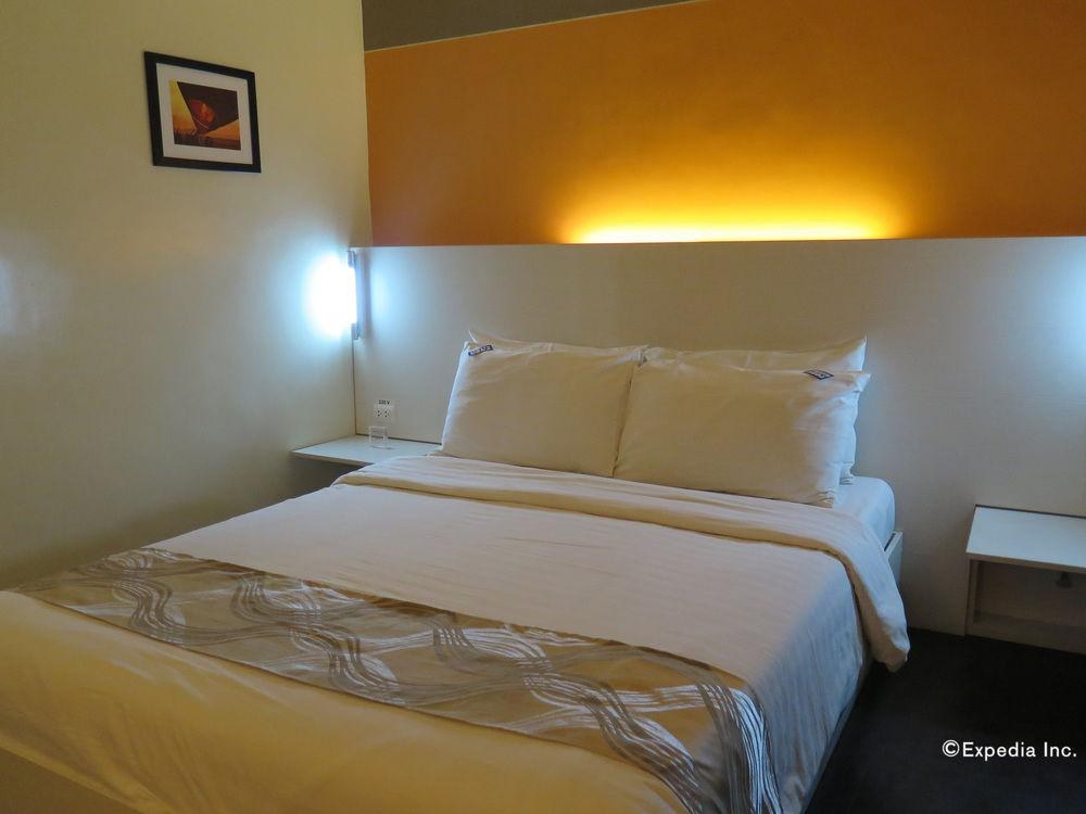 Pillows Hotel photo 2