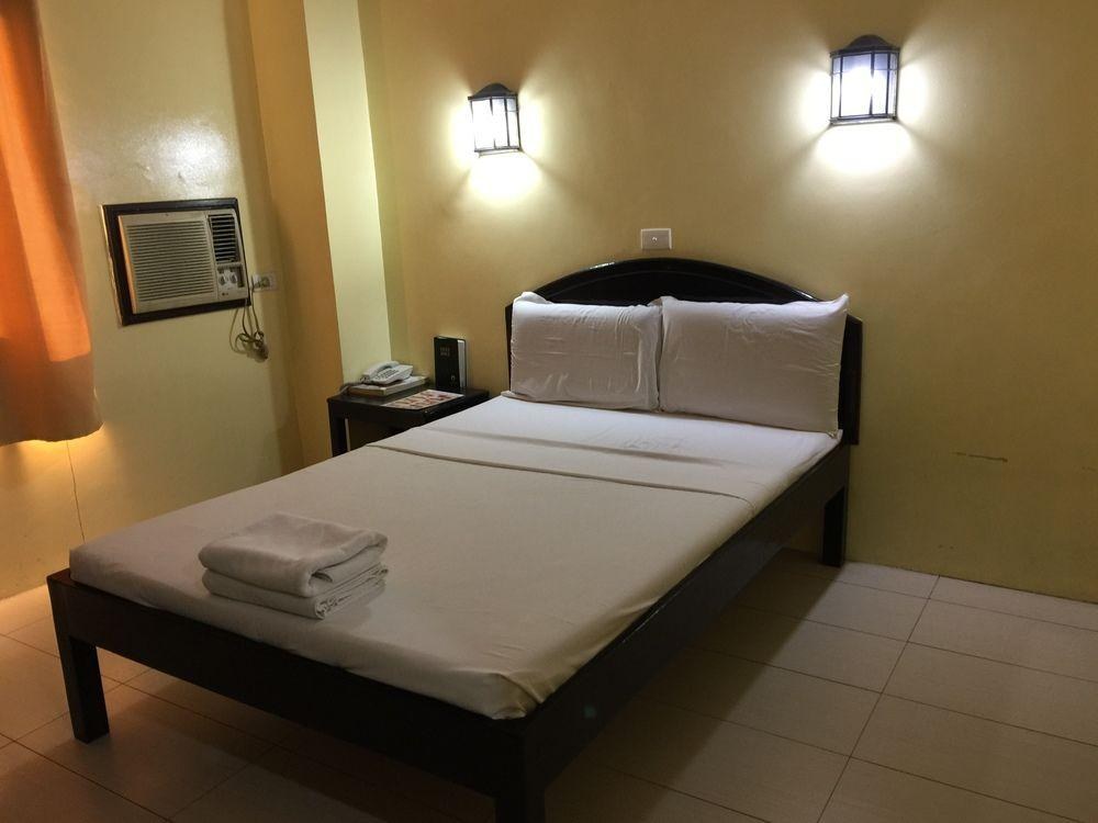 Sampaguita Suites Plaza Garcia