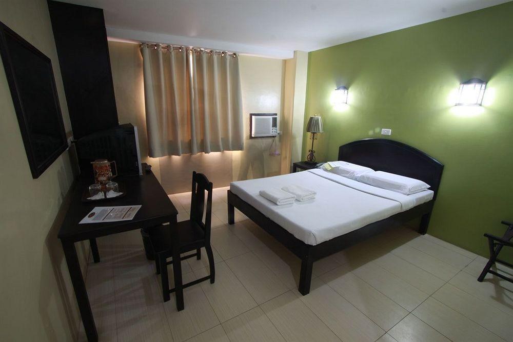 Sampaguita Suites Plaza Garcia photo 1