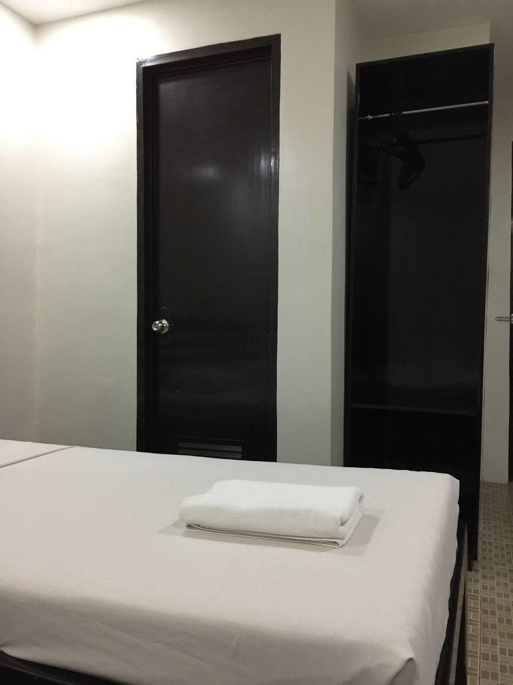Sampaguita Suites Plaza Garcia photo 4