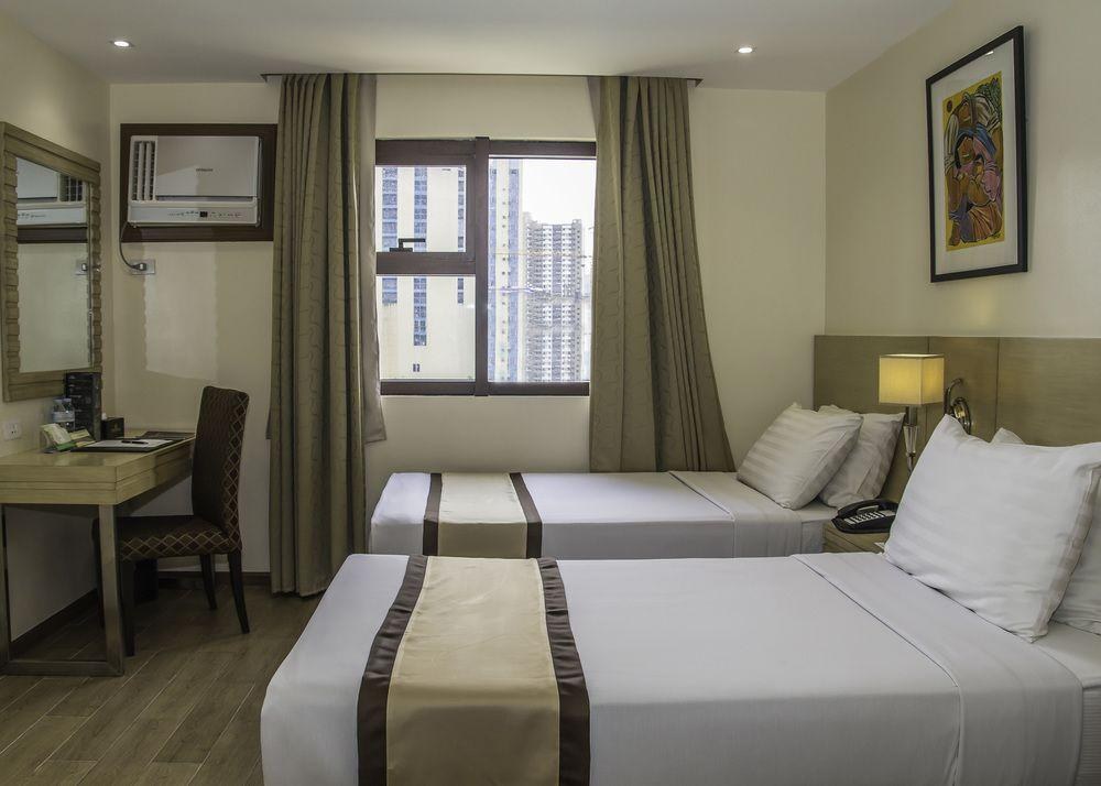 Golden Prince Hotel and Suites photo 2