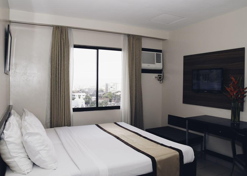 Golden Prince Hotel and Suites photo 4