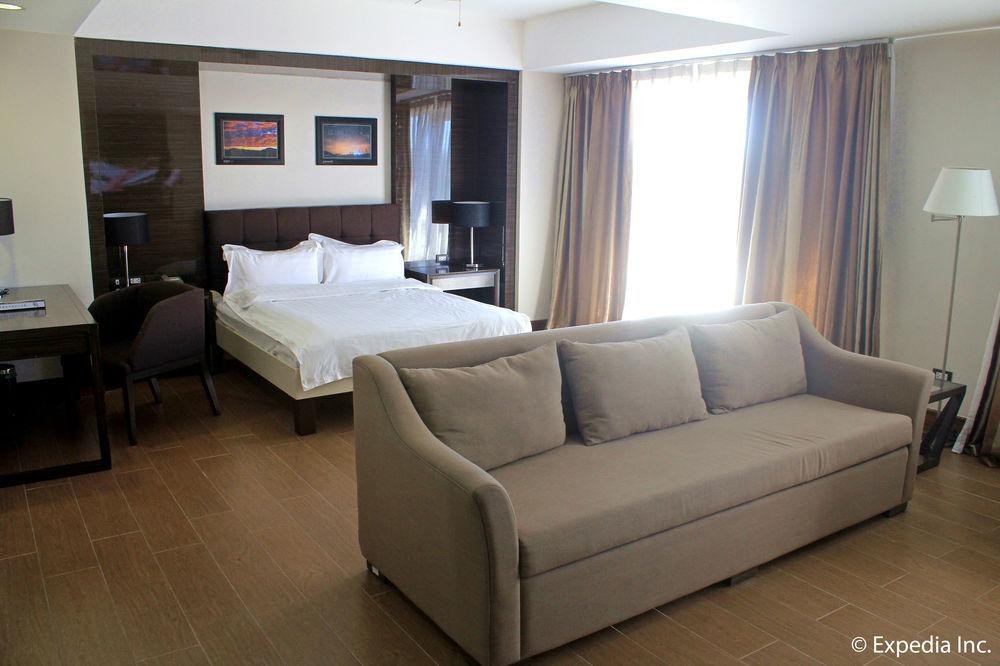 Newtown Plaza Hotel photo 2