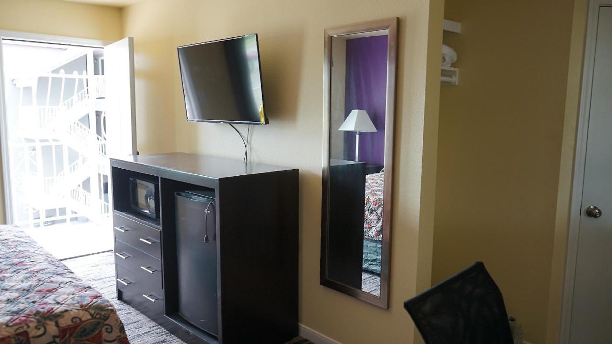 Village Motor Inn photo 2