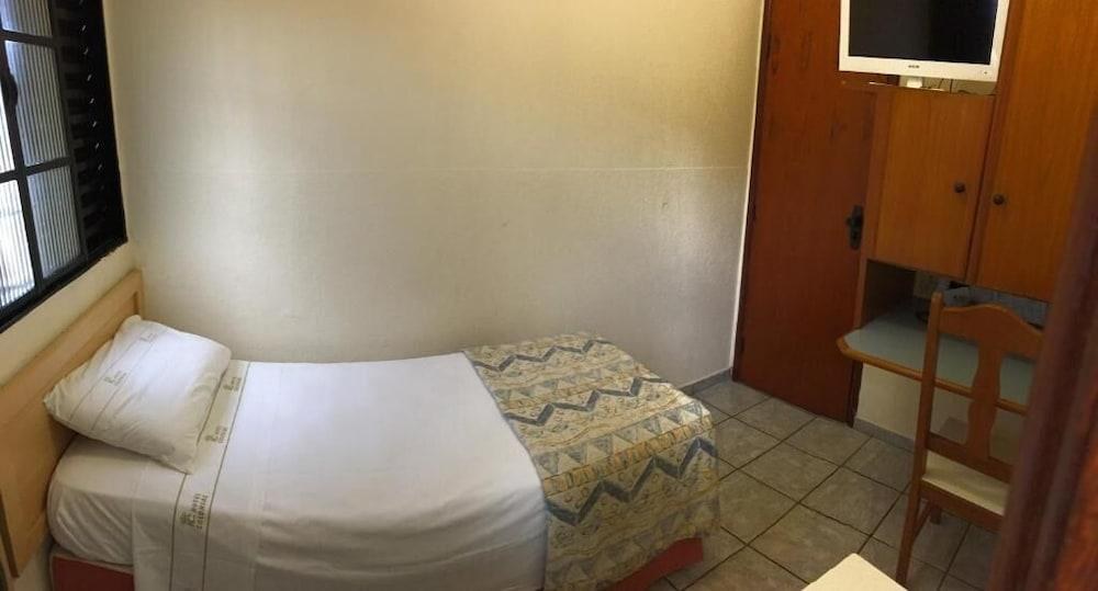 Hotel Colonial photo 1