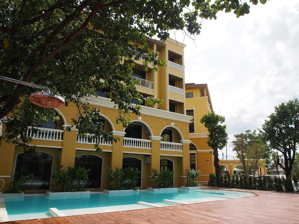 ROYAL PINEAPPLE HOTEL   A Welcome to Wealth and Good Fortune photo 2