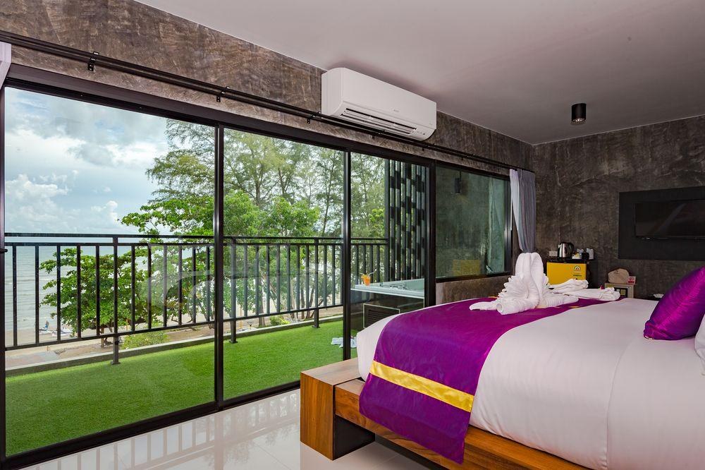 Maneetel Krabi Beachfront photo 4
