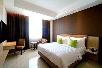 Hotel Dafam Pacific Caesar Surabaya photo 2