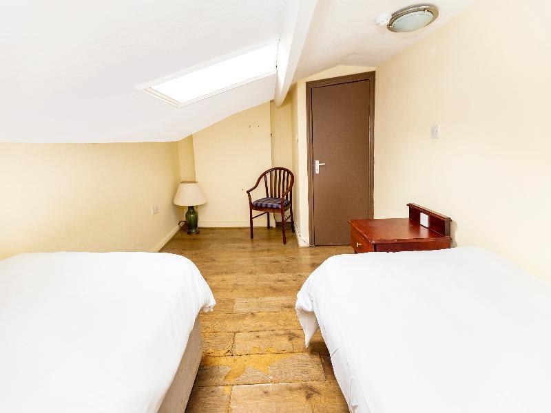 Old Oak Tree Inn photo 2