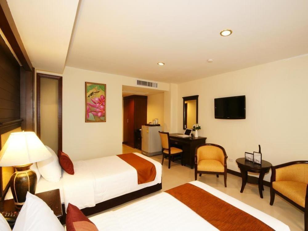 Seaside Jomtien Beach photo 1