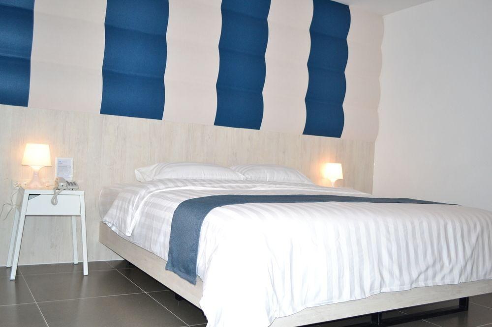 Flipper Lodge Hotel photo 1