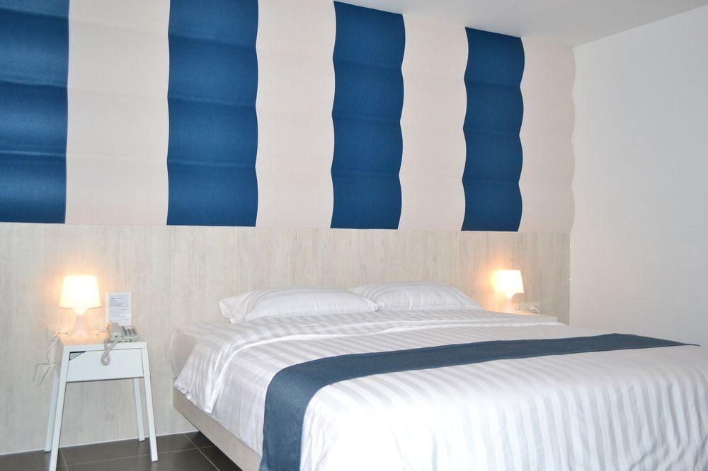 Flipper Lodge Hotel photo 2