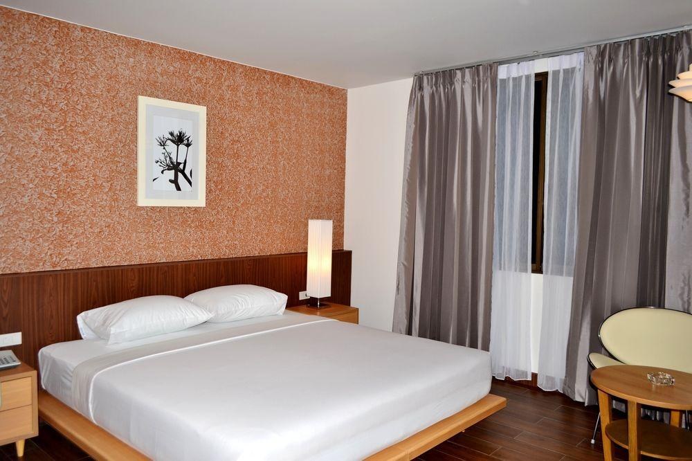 Flipper Lodge Hotel photo 3