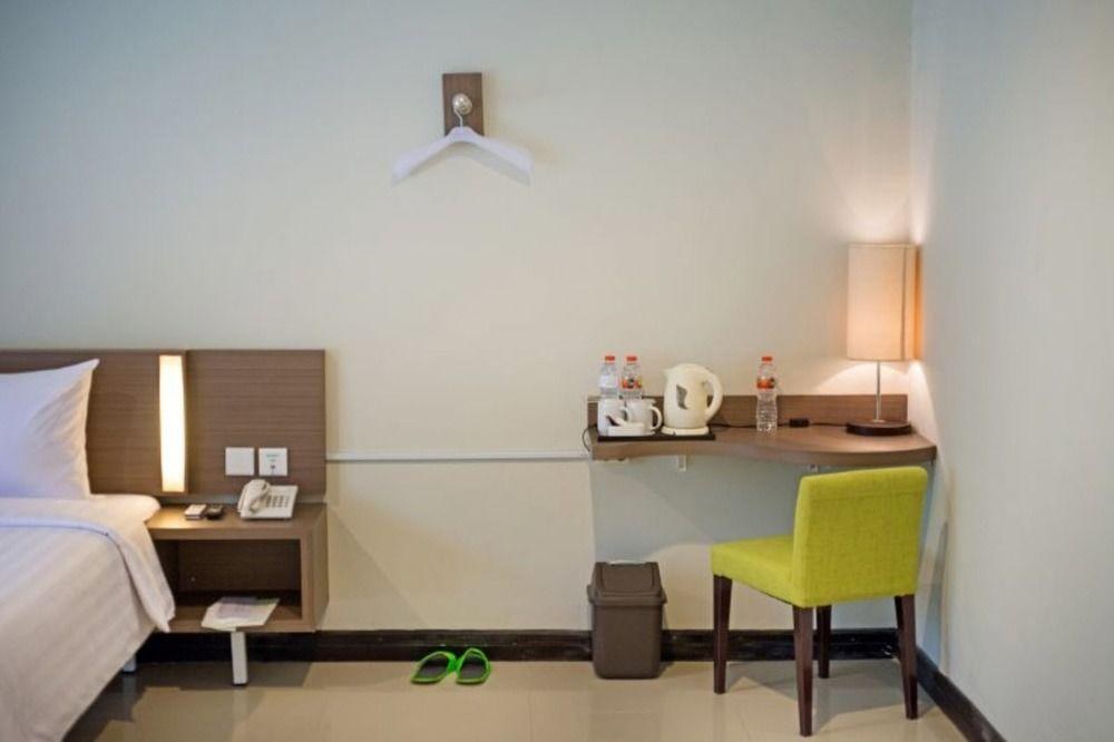 Whiz Prime Hotel Darmo Harapan Surabaya photo 3