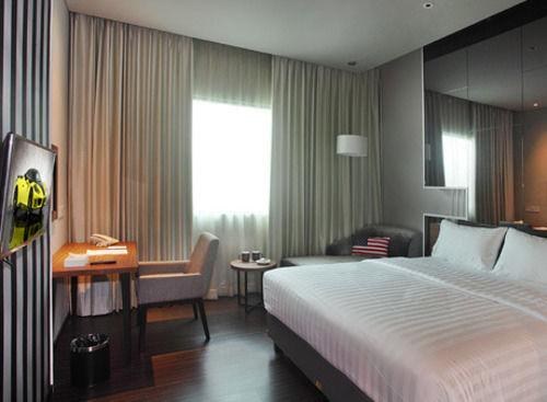 Cabin Hotel photo 2