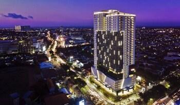 Oakwood Hotel & Residence Surabaya photo 1