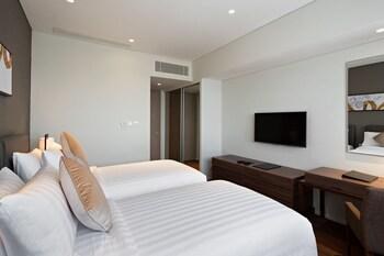 Oakwood Hotel & Residence Surabaya photo 2