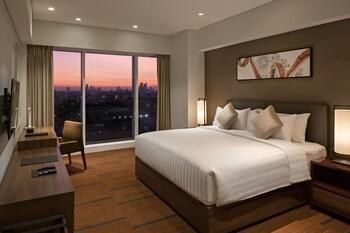 Oakwood Hotel & Residence Surabaya photo 3