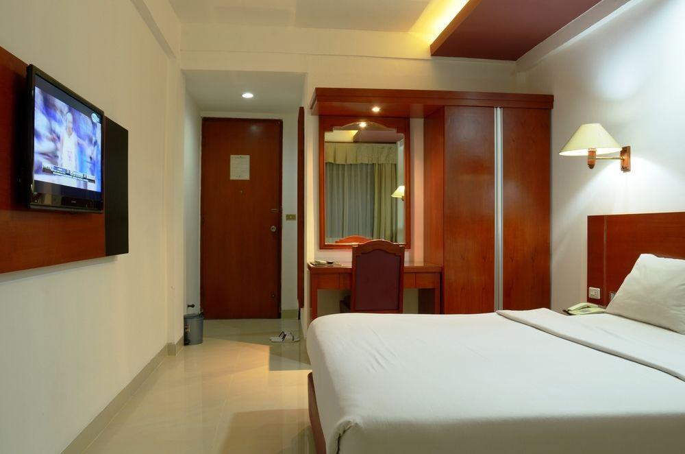 Hotel Puri Mega photo 1