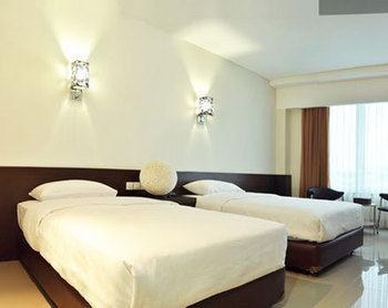 Bamboo Inn Hotel & Cafe photo 3