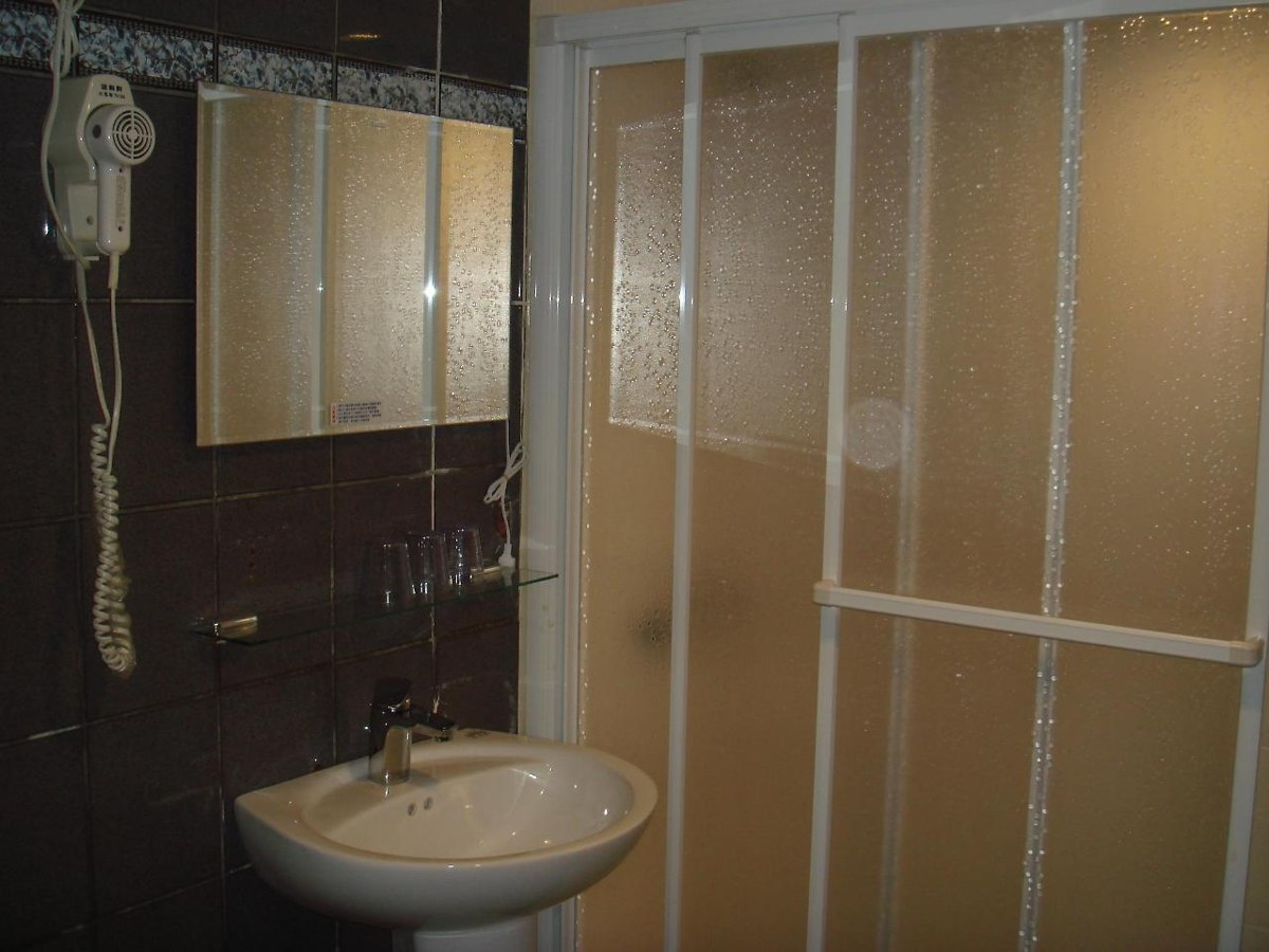 City Hotel photo 1