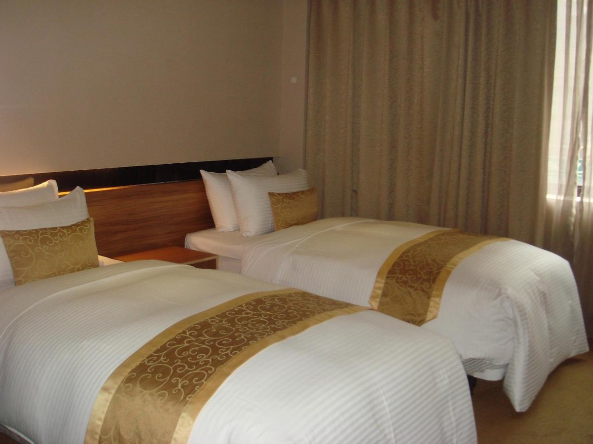 City Hotel photo 2