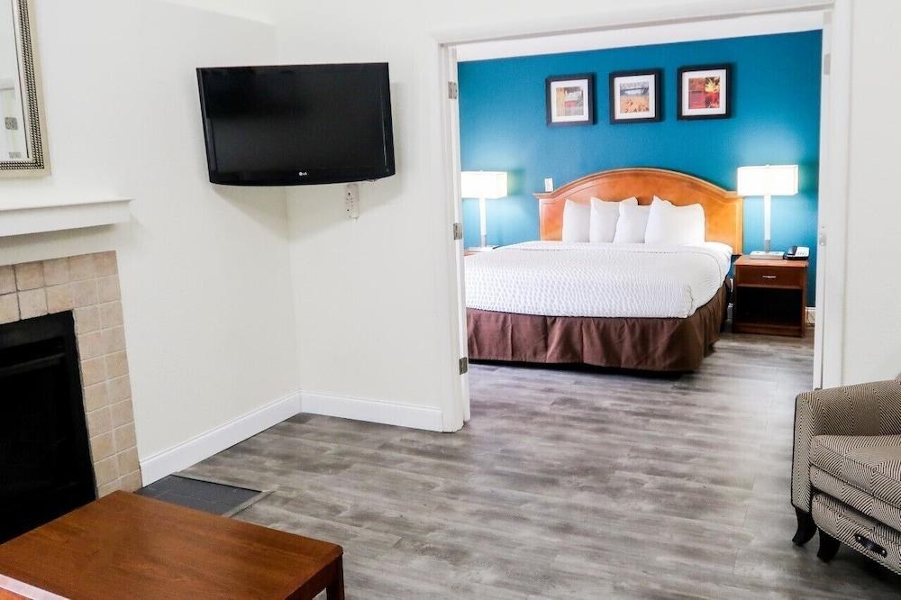 Tysons Corner Suites, A Baymont by Wyndham photo 3