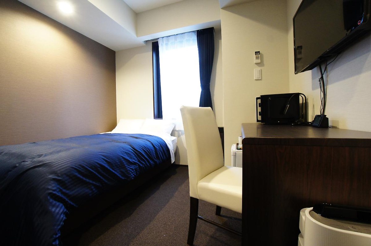 HOTEL LiVEMAX Tokyo Bakurocho photo 4