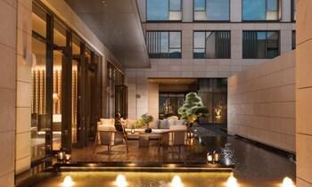 Joyze Hotel Xiamen¿Curio Collection by Hilton photo 1