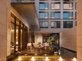 Joyze Hotel Xiamen¿Curio Collection by Hilton photo 4