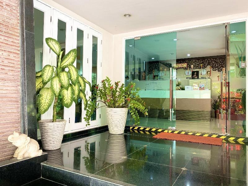 14 Place Sukhumvit Suites