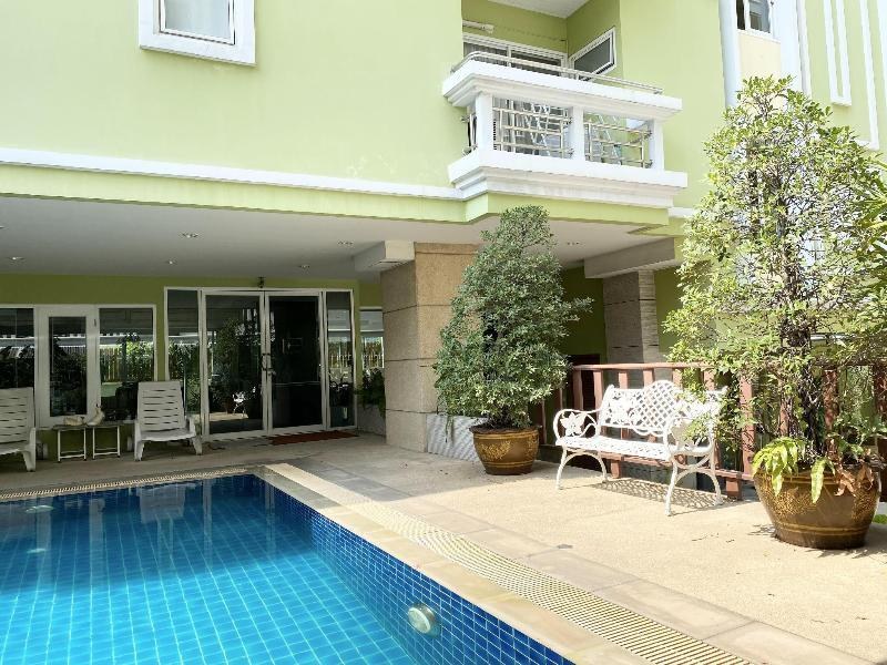 14 Place Sukhumvit Suites photo 2