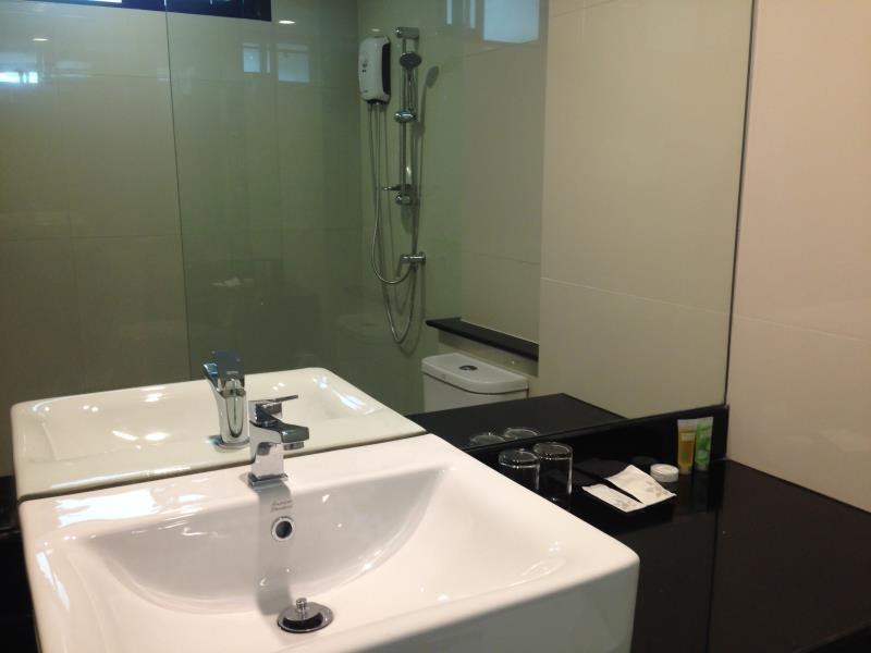 185 Residence photo 1