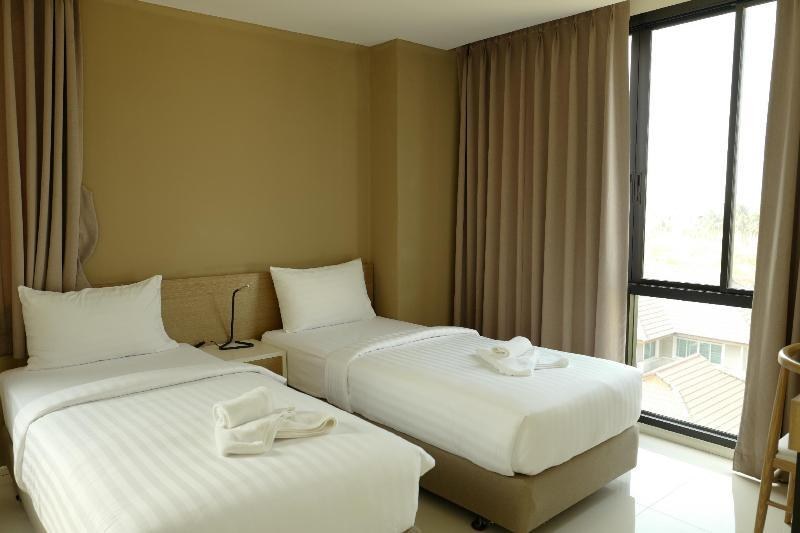 185 Residence photo 3