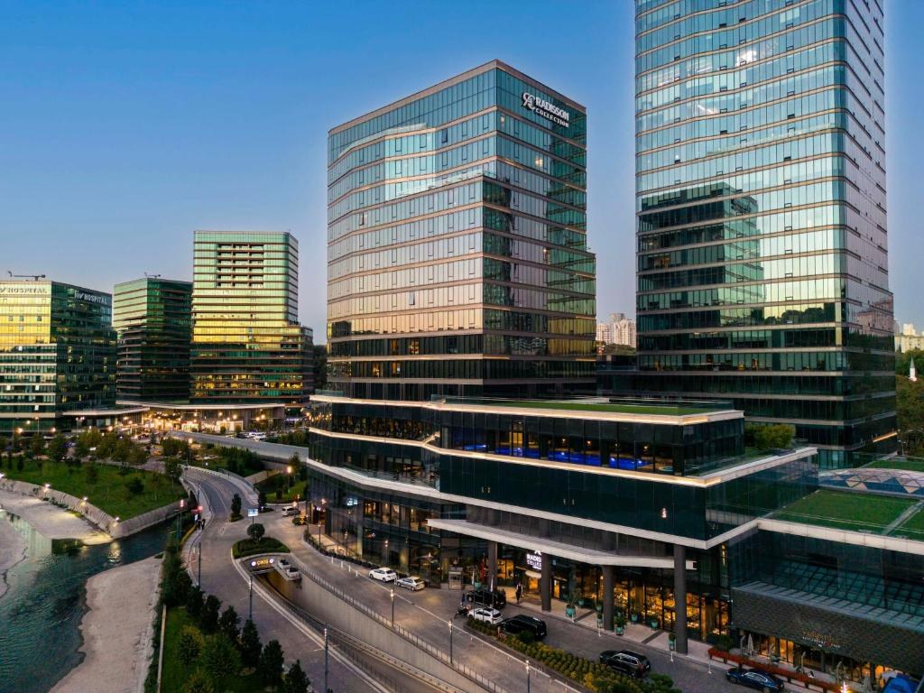 RADISSON COLLECTION HOTEL VADI