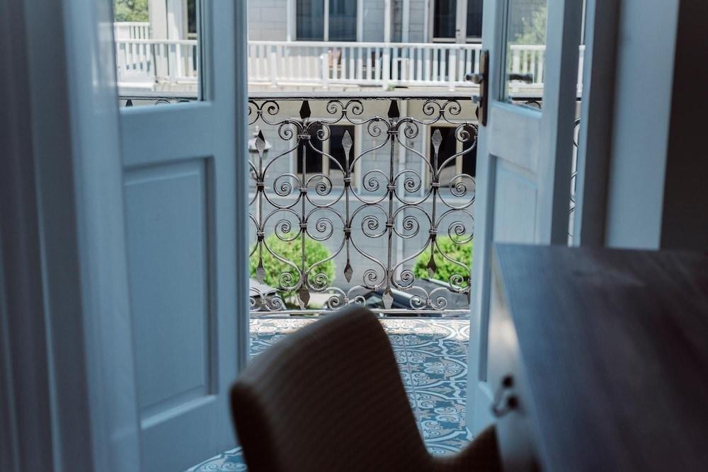 Boulevard Hotel Batumi photo 2