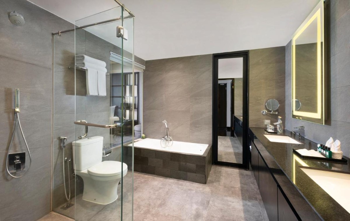 GRAN SWISS-BELHOTEL DARMO photo 4