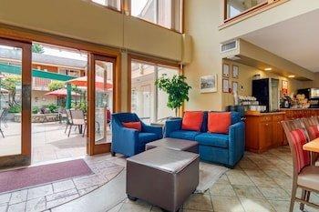 Econo Lodge Inn & Suites photo 1
