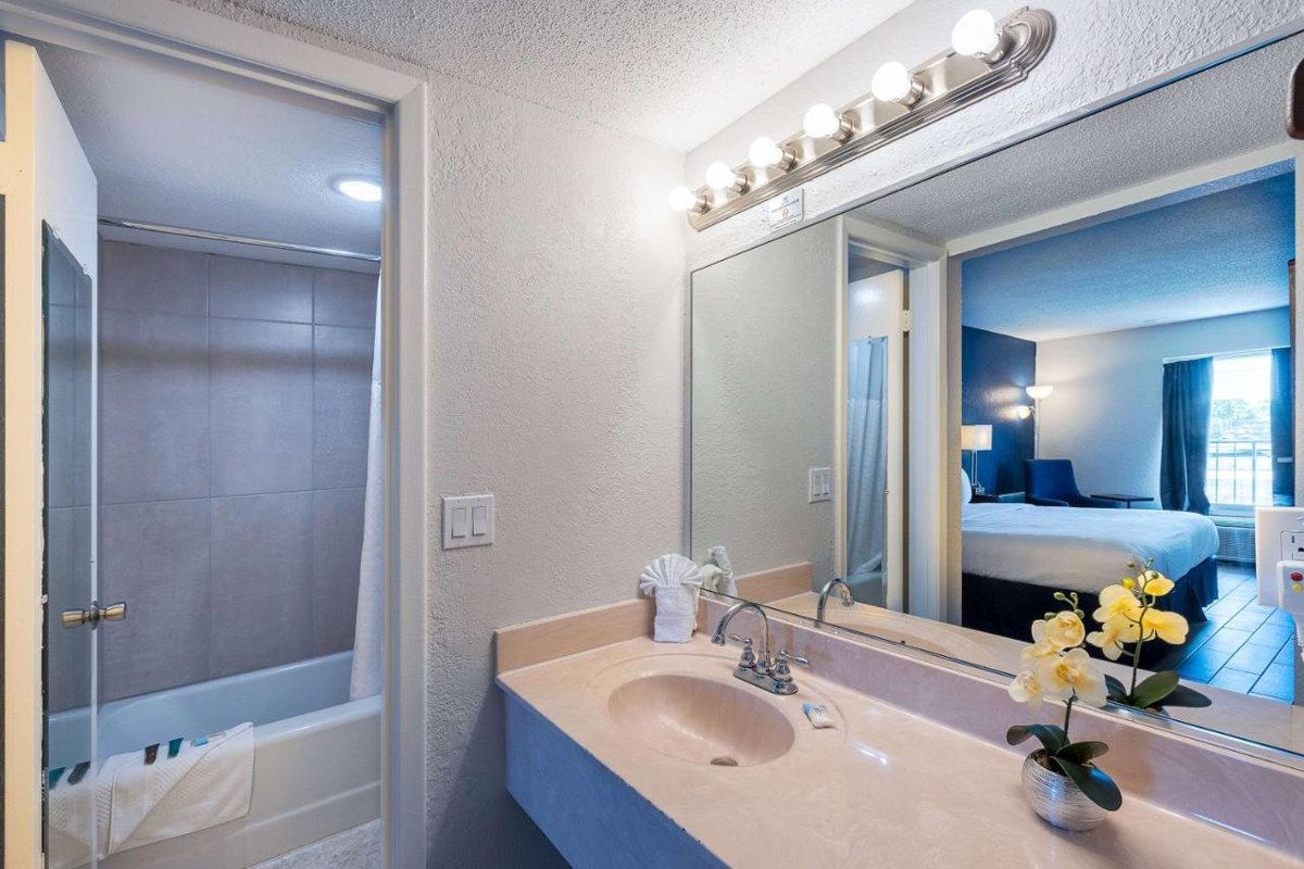 Developer Inn Orlando North a Baymont by Wyndham photo 1