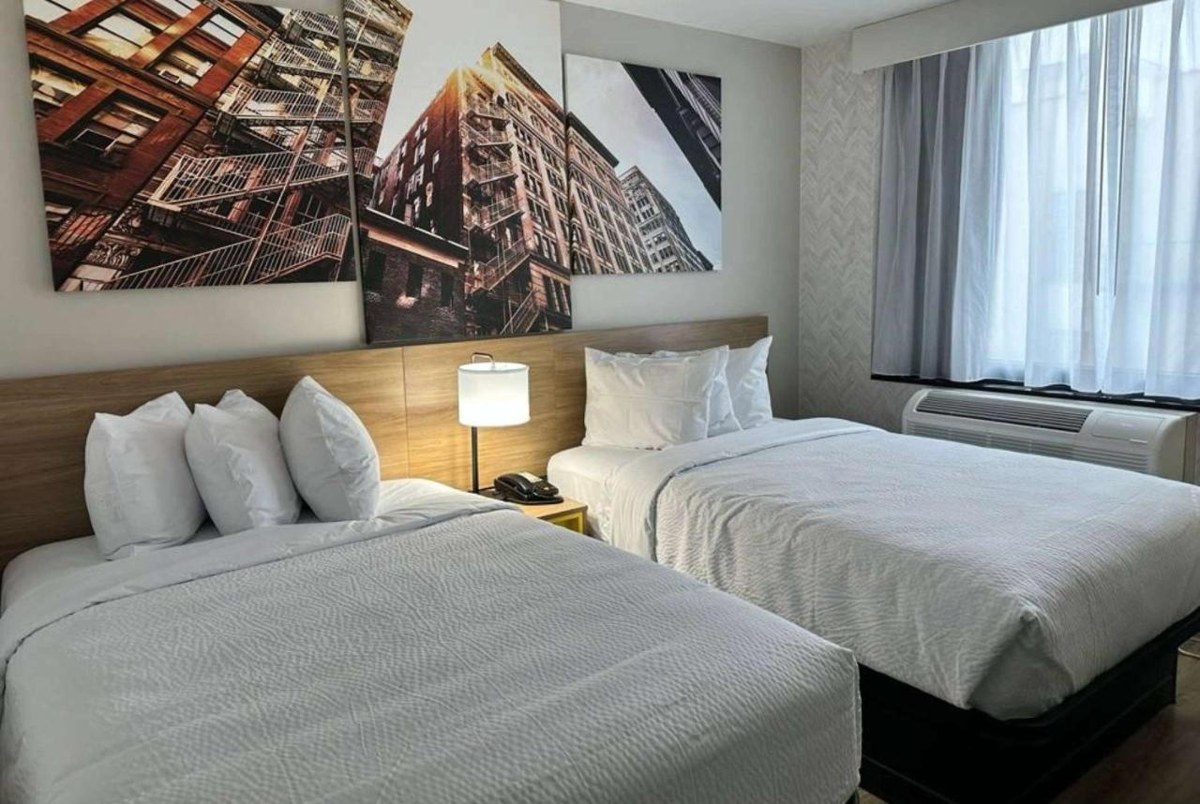 Days Inn by Wyndham Brooklyn / Eastern Parkway photo 1