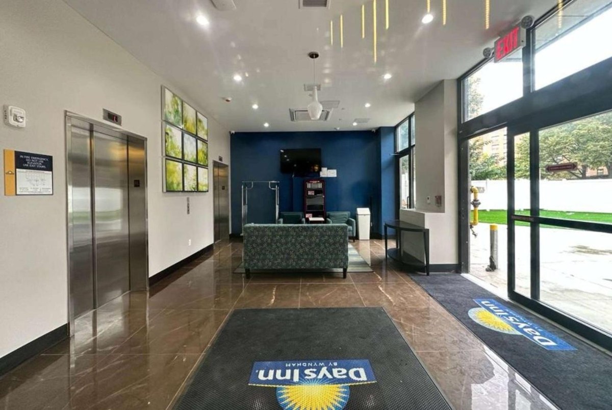 Days Inn by Wyndham Brooklyn / Eastern Parkway photo 4