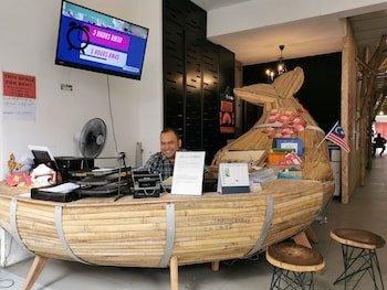 Leo Leisure Hotel photo 1