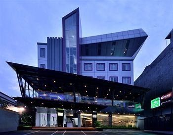 Oak Tree Urban Jakarta