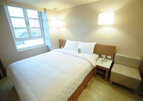 Kindness Hotel (Tainan Chihkan Tower) photo 2