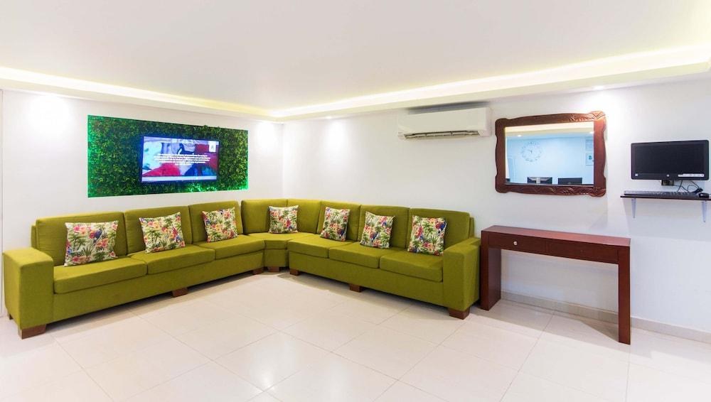 Hotel Avexi Suites By GEH Suites photo 1