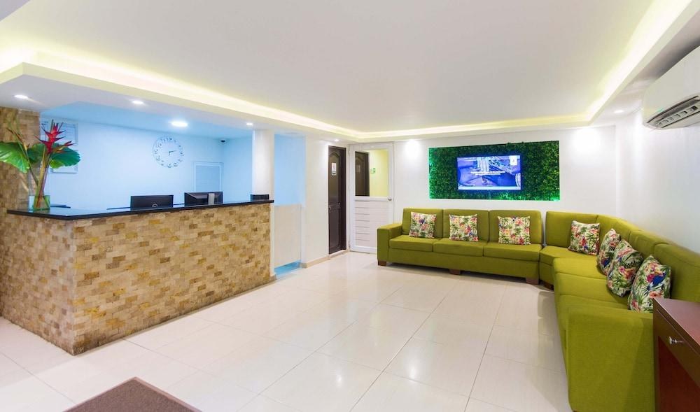 Hotel Avexi Suites By GEH Suites photo 2