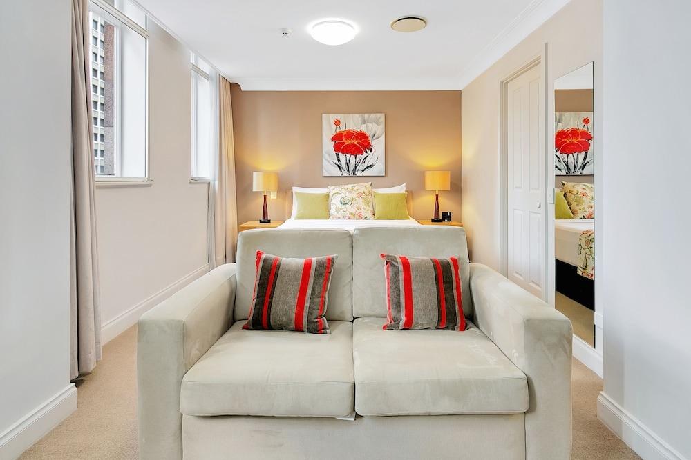 The Manor Apartment Hotel photo 1