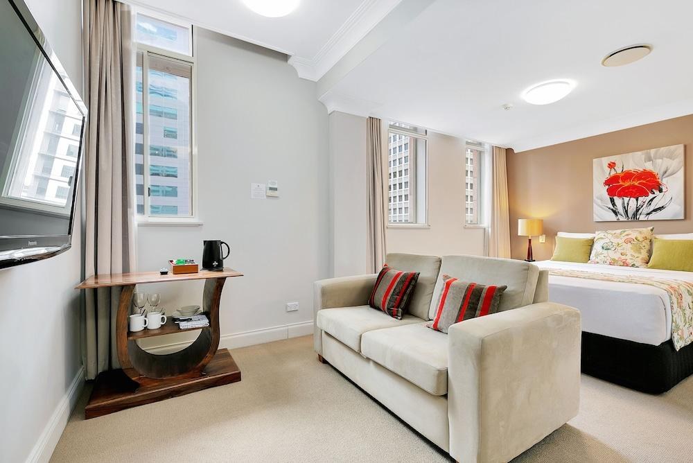 The Manor Apartment Hotel photo 2