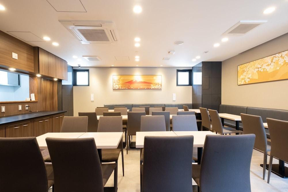 Shinsaibashi Higashi Crystal Hotel photo 4